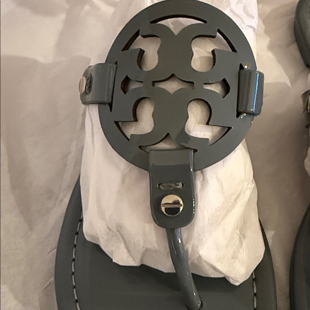 Tory Burch New In Box Rainwater Gray Patent Leather Miller Sandal … size 8 - Picture 3 of 12